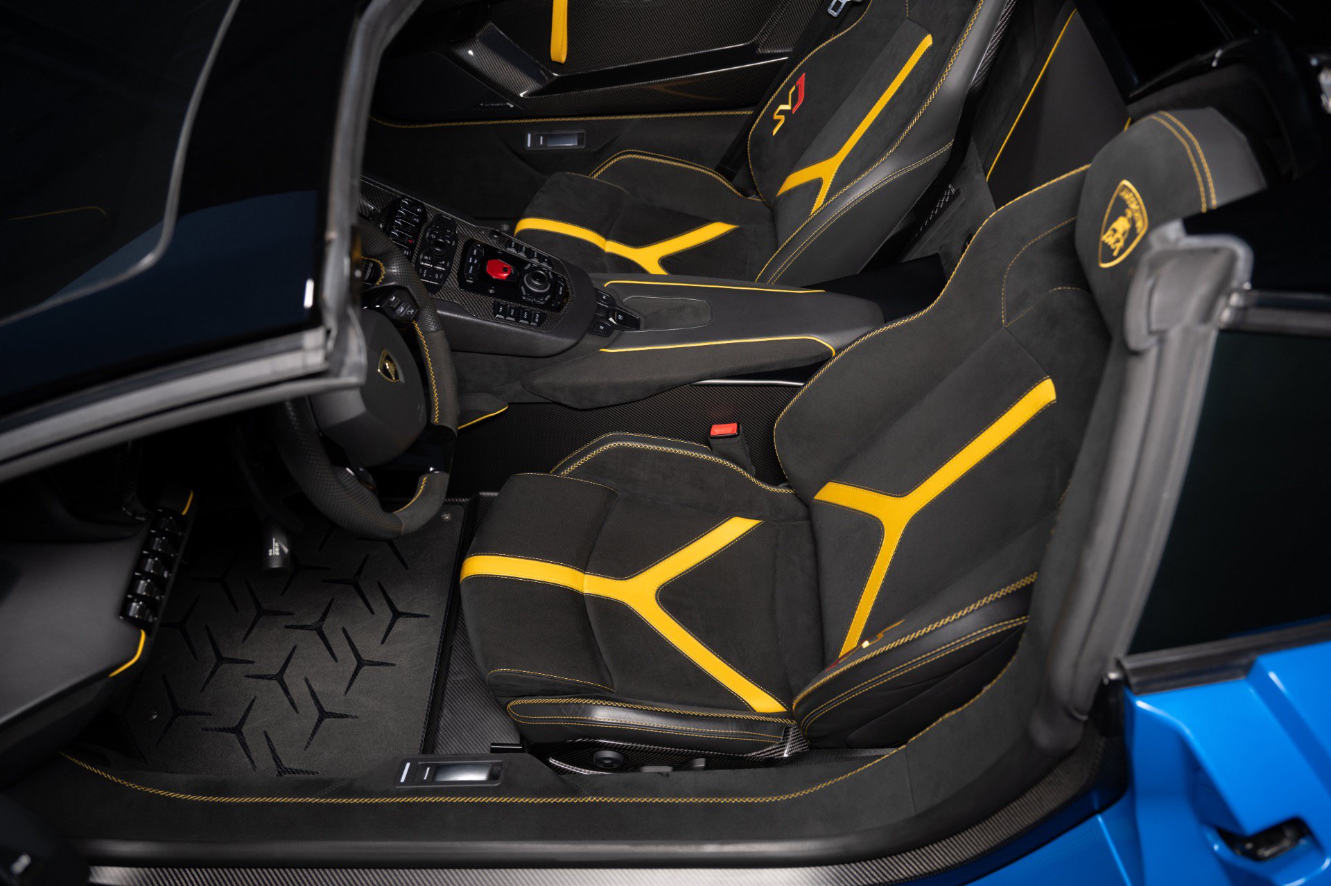 Used 2021 Lamborghini Aventador SVJ AWD/4WD image 33
