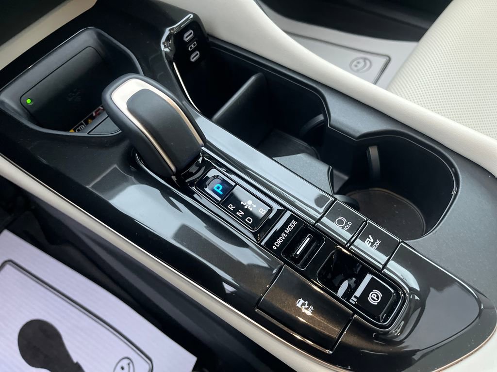 Used 2025 Toyota Crown Limited image 25