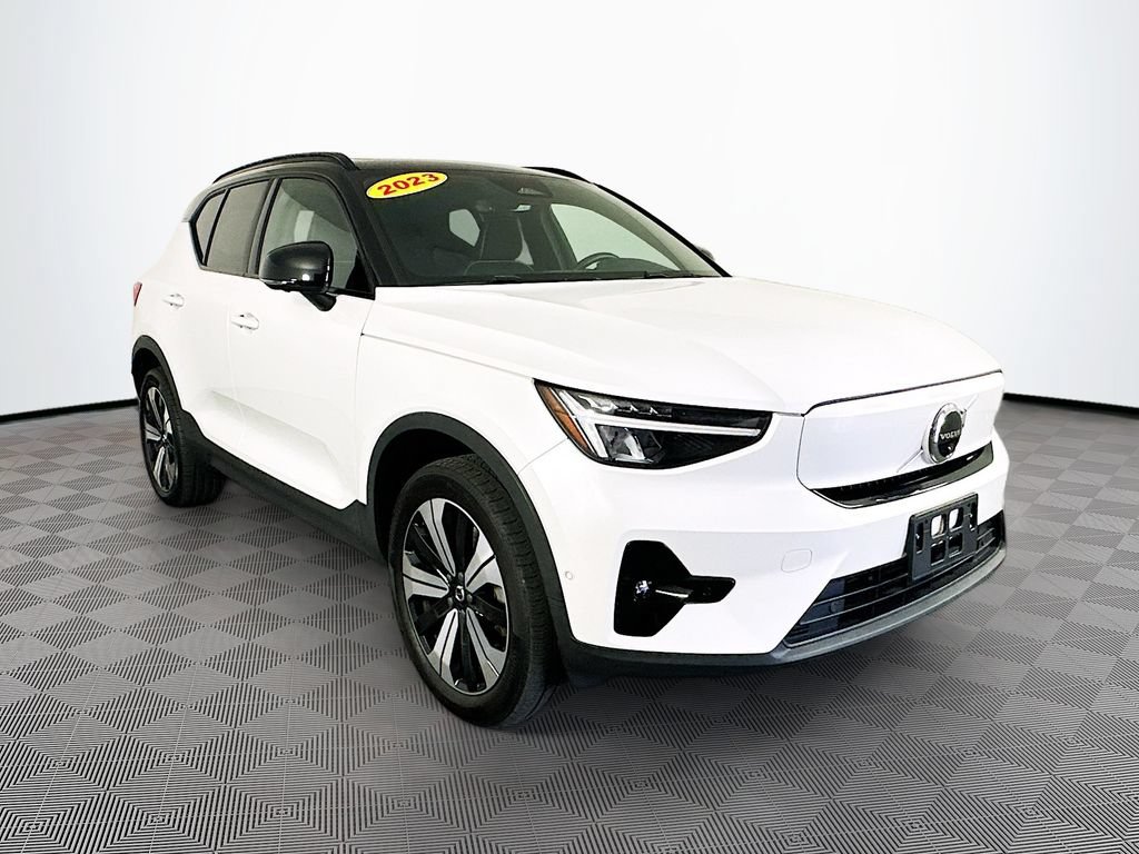 Used 2023 Volvo XC40 Recharge Plus AWD/4WD video 3