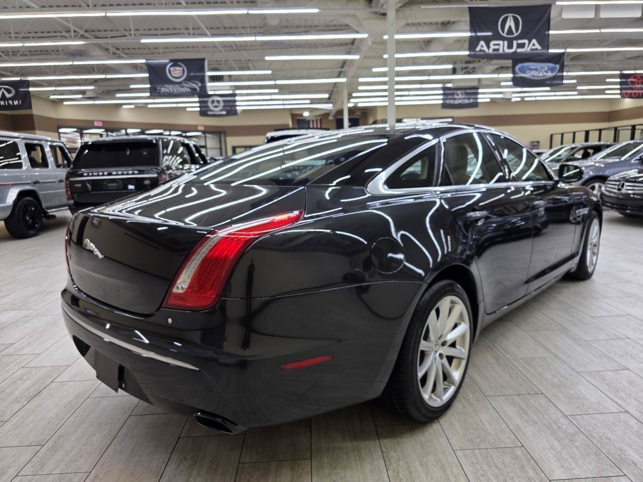 Used 2012 Jaguar XJ RWD image 6