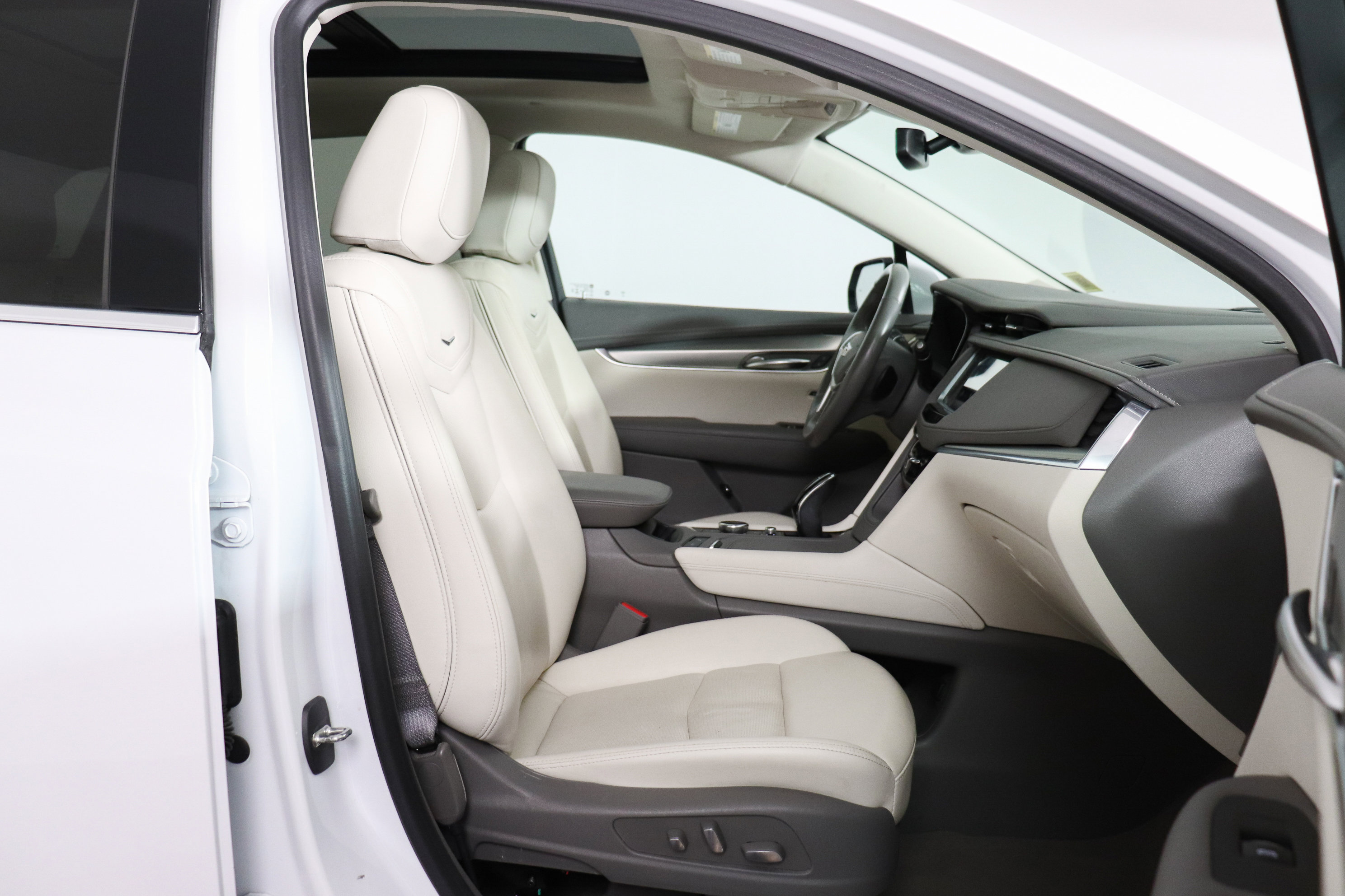 Used 2022 Cadillac XT5 Premium Luxury AWD/4WD image 14