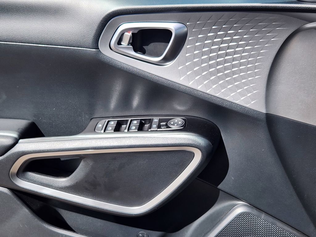 Certified 2025 Kia Soul LX image 23