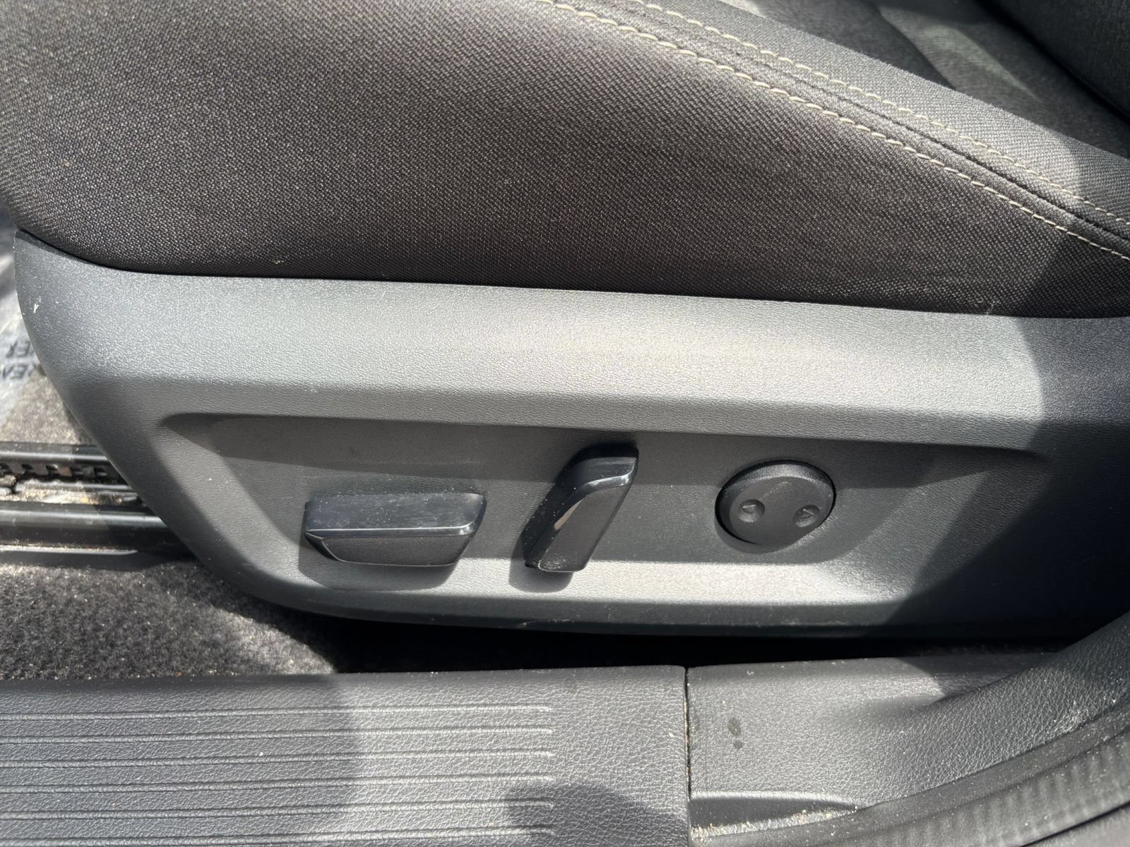Used 2025 Nissan Rogue SV FWD image 20