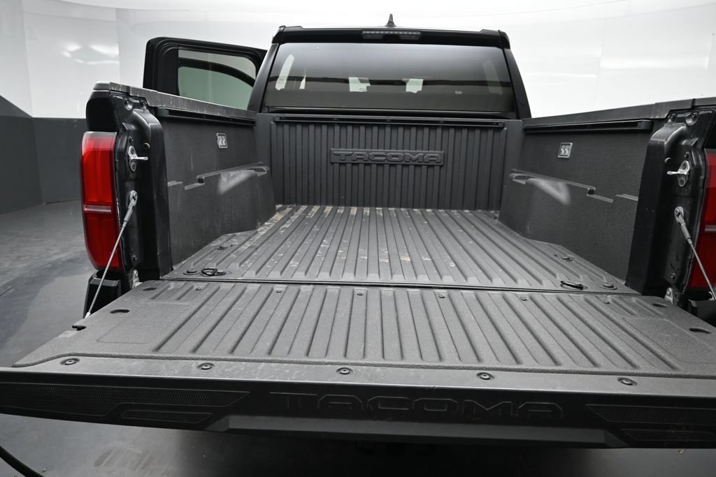 Used 2025 Toyota Tacoma SR5 AWD/4WD image 12
