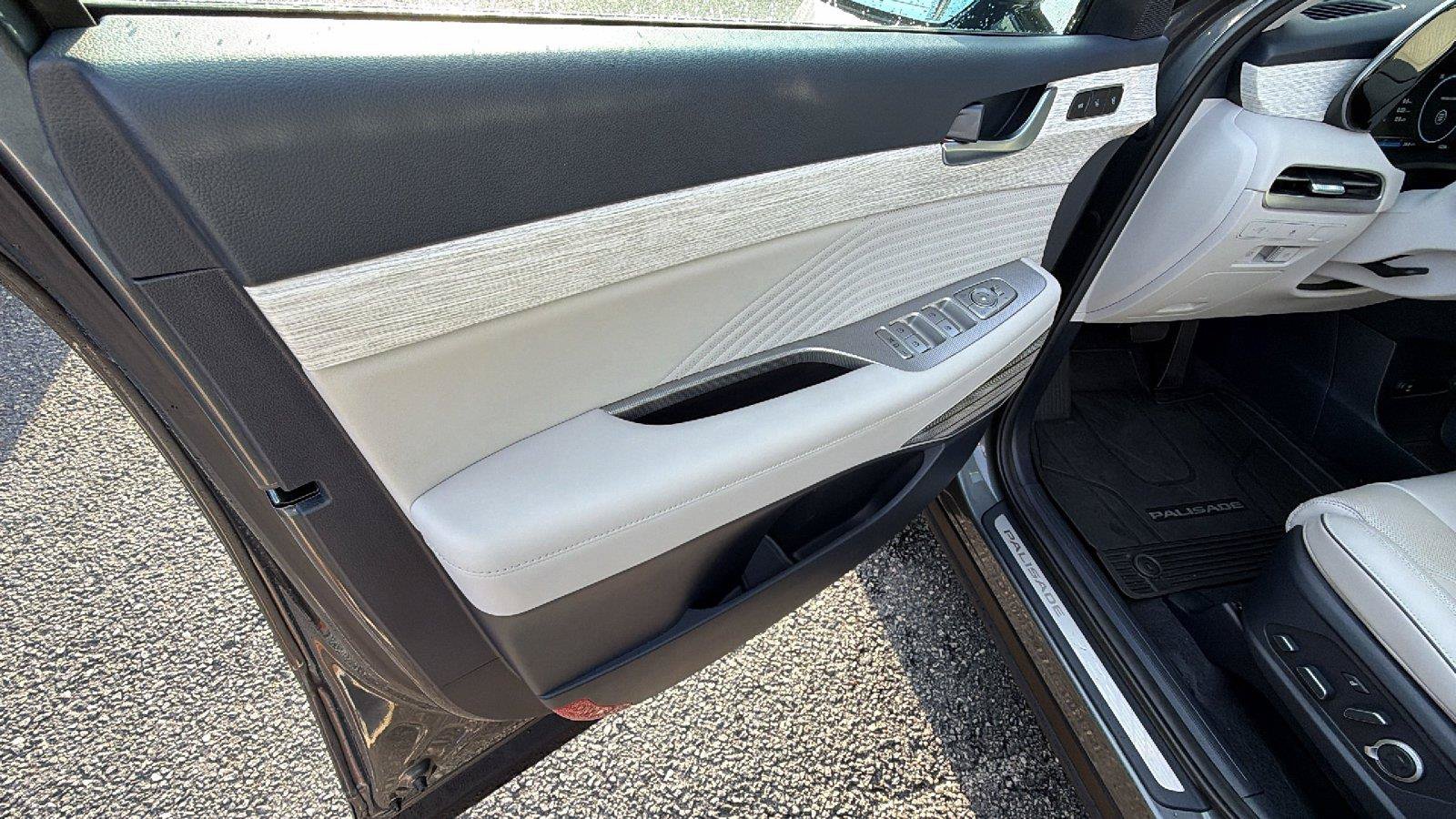 Used 2025 Hyundai Palisade Calligraphy FWD image 14