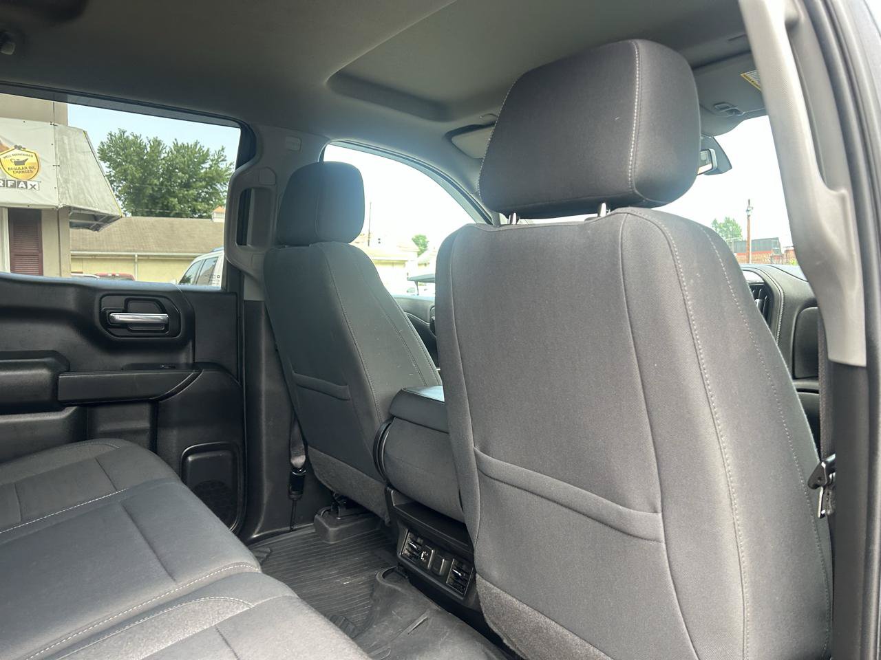 Used 2022 Chevrolet Silverado 1500 LT AWD/4WD image 45