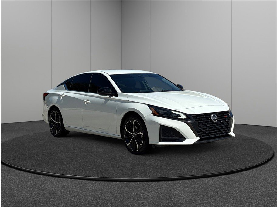 Used 2023 Nissan Altima 2.5 SR image 1
