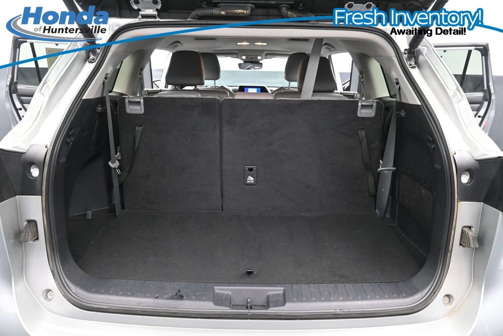 Used 2024 Toyota Highlander XLE FWD image 14