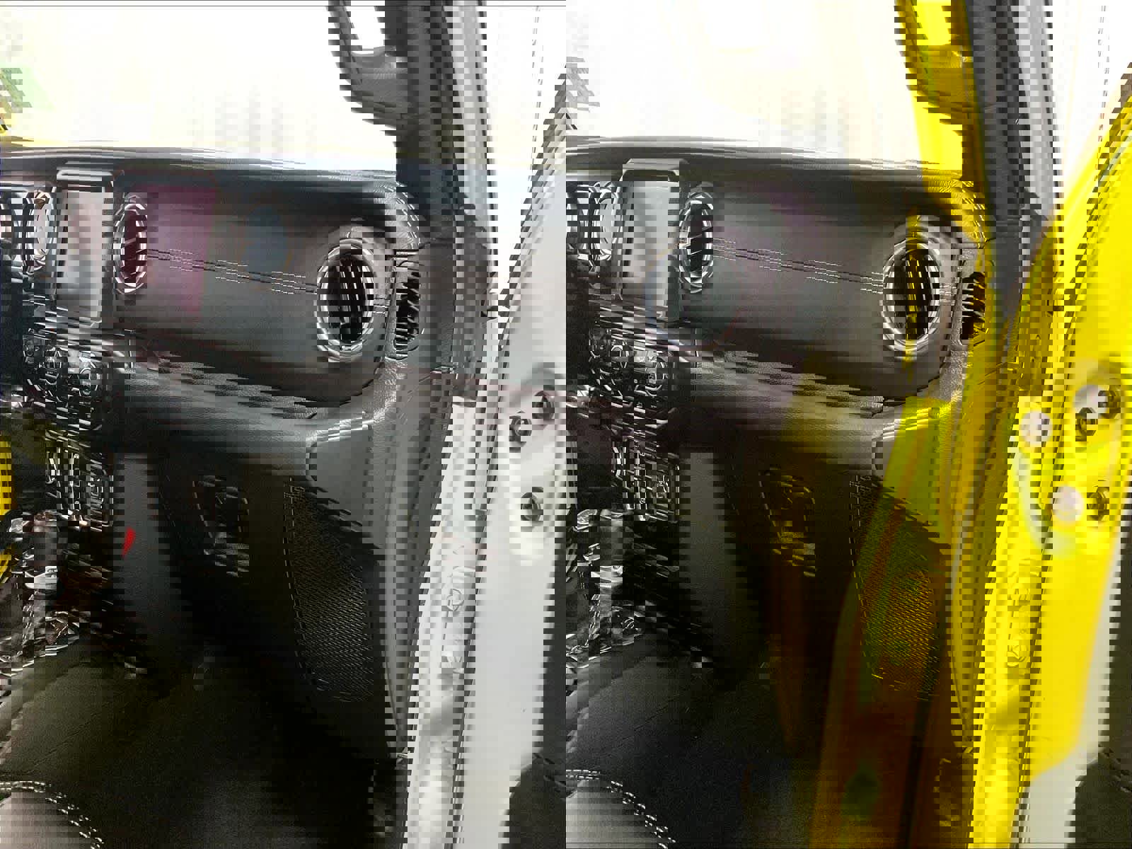 Used 2022 Jeep Wrangler Unlimited Sahara w/ Cold Weather Group AWD/4WD image 13