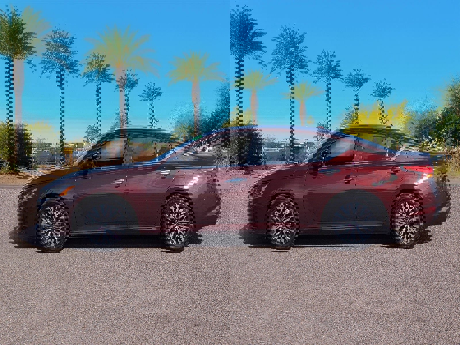 Used 2024 Nissan Altima 2.5 SV image 2