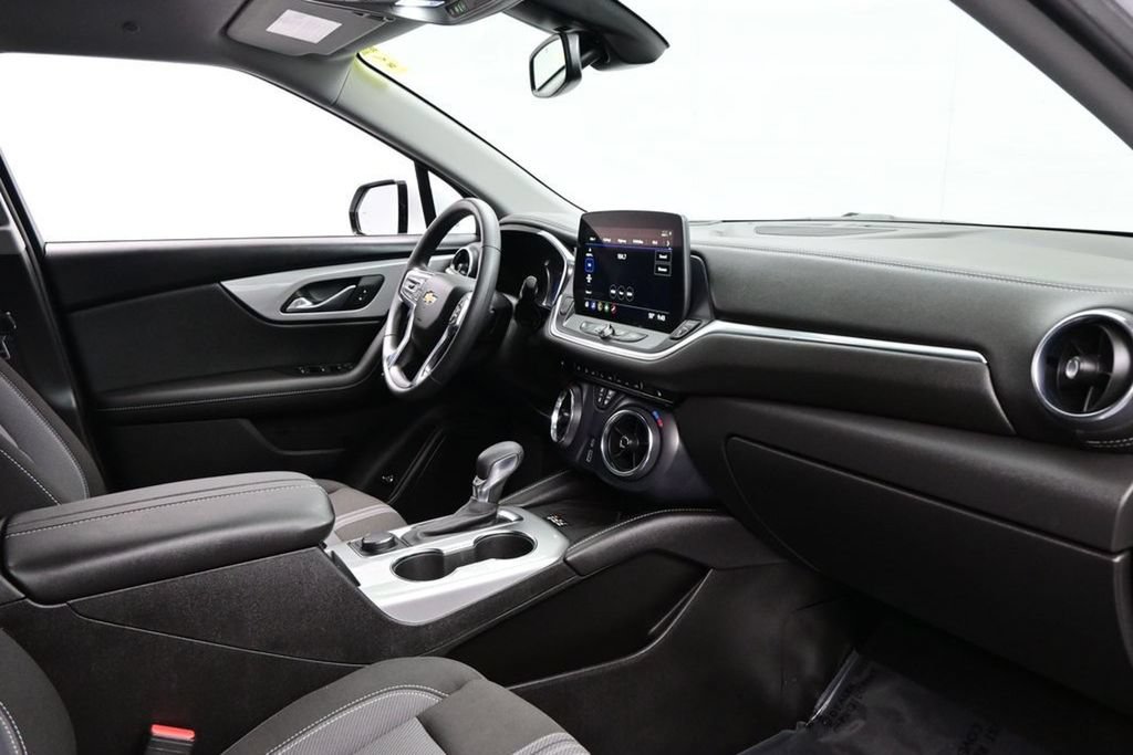 New 2025 Chevrolet Blazer LT w/ Convenience Package FWD image 10