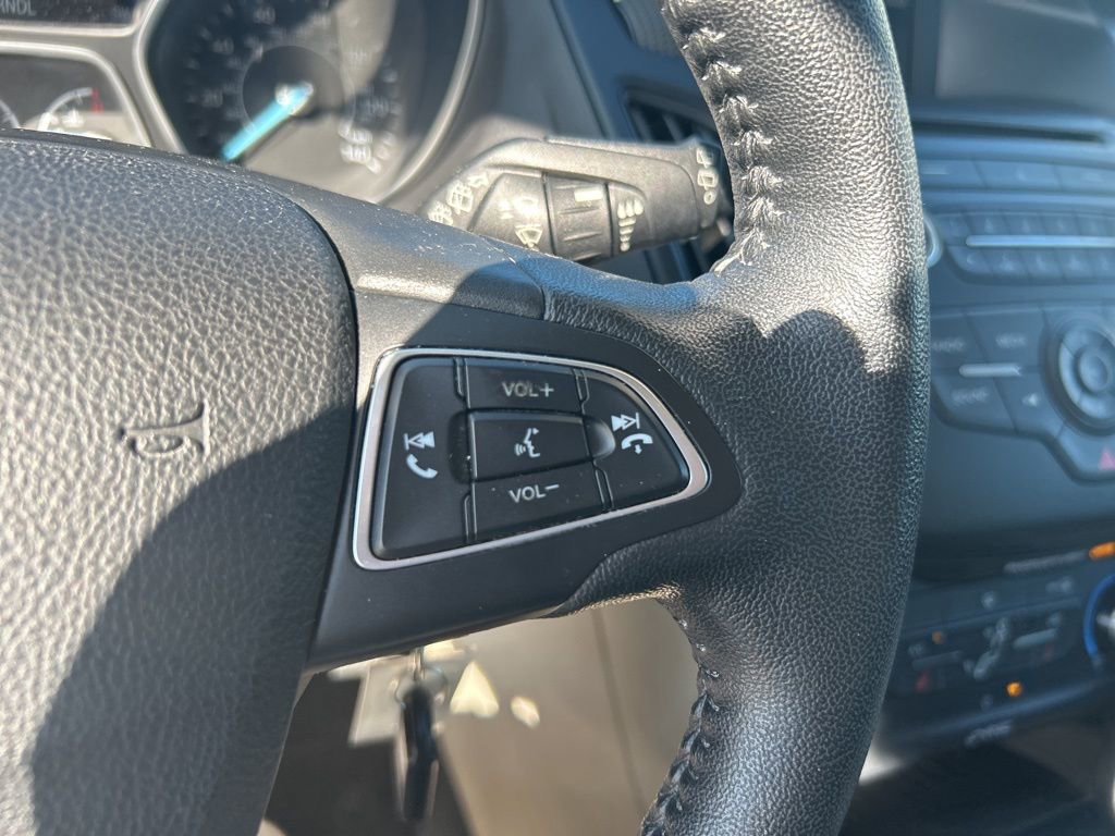 Used 2015 Ford Focus SE w/ SE Cold Weather Package image 9