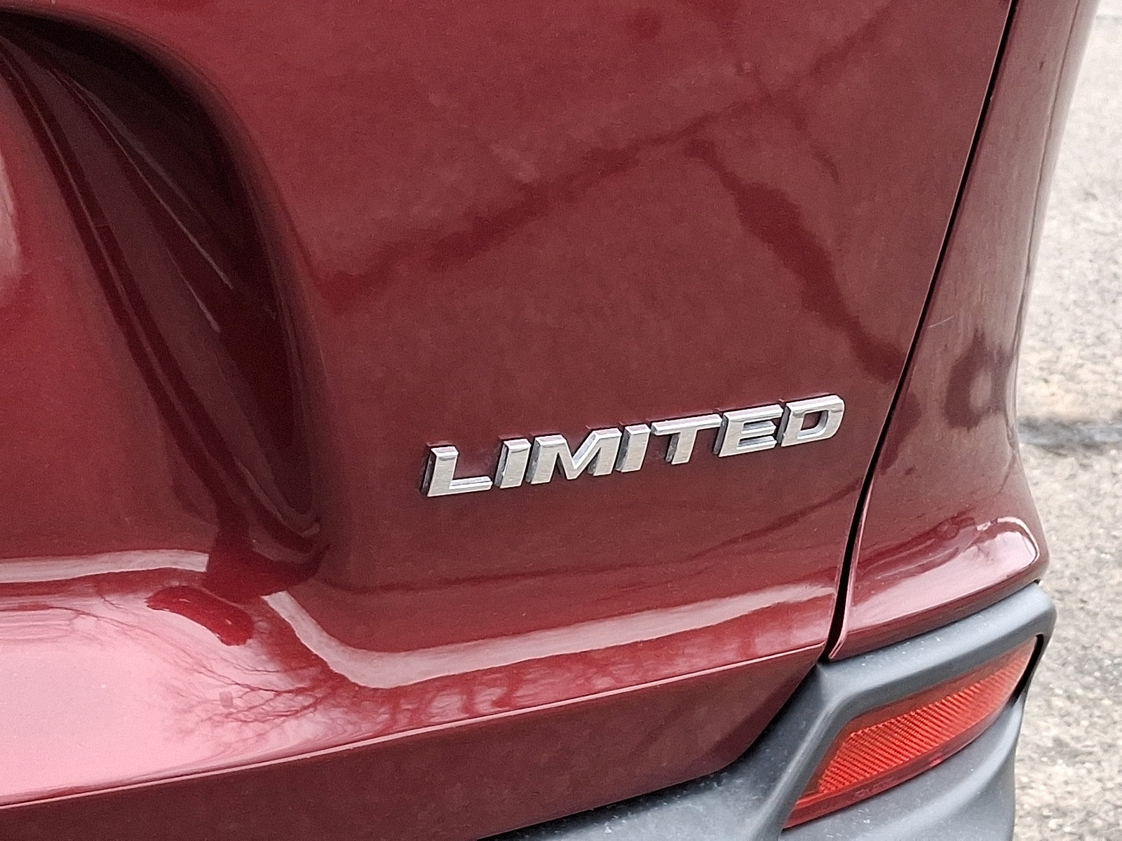 Used 2019 Jeep Cherokee Limited image 32