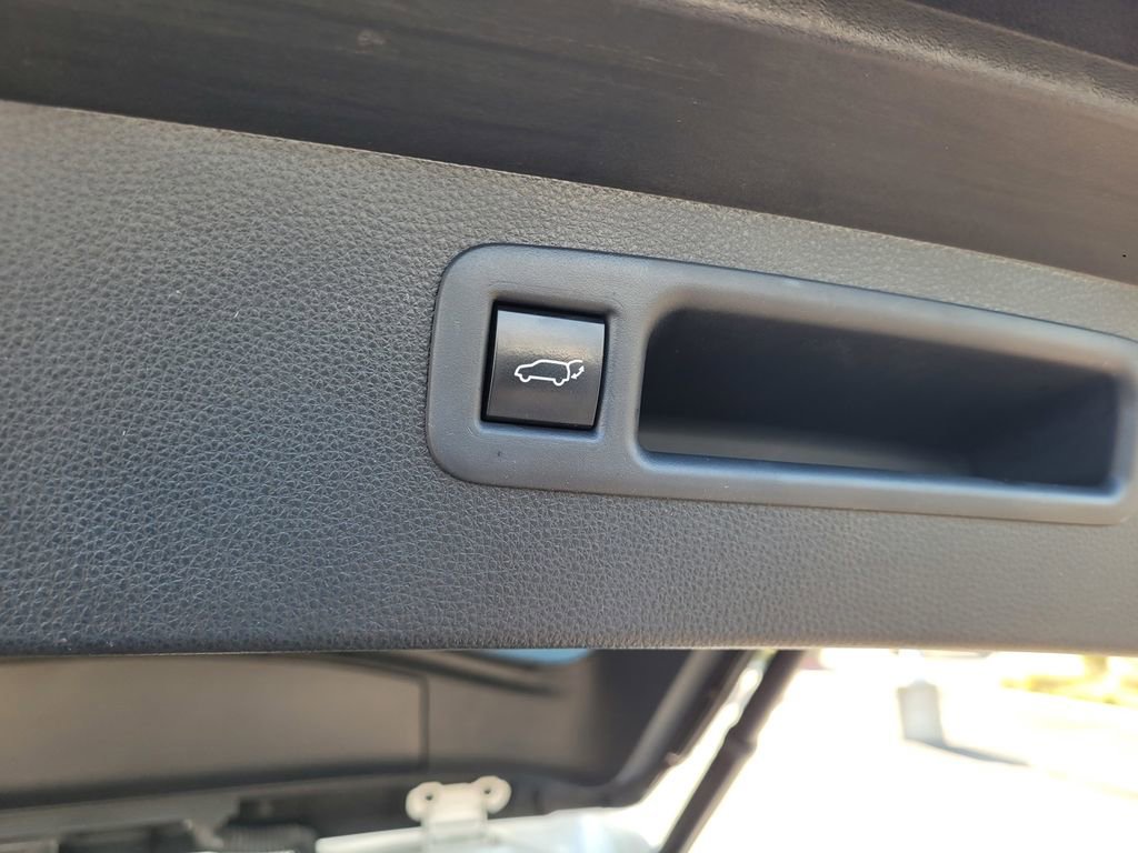 Used 2022 Toyota Highlander XLE FWD image 9