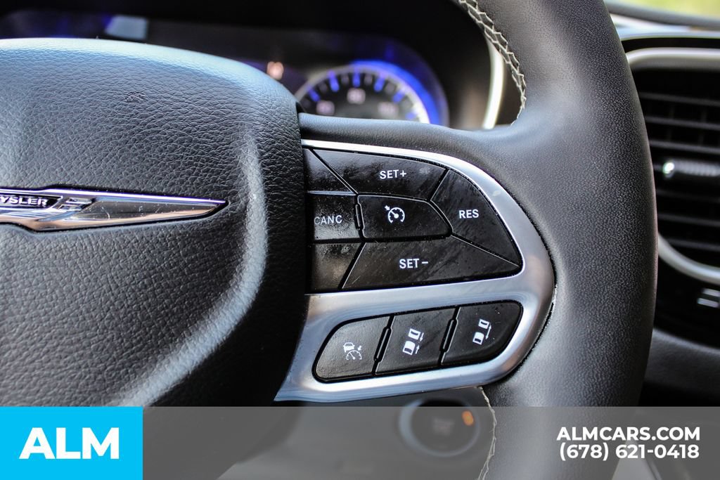 Used 2023 Chrysler Pacifica Touring-L FWD image 26