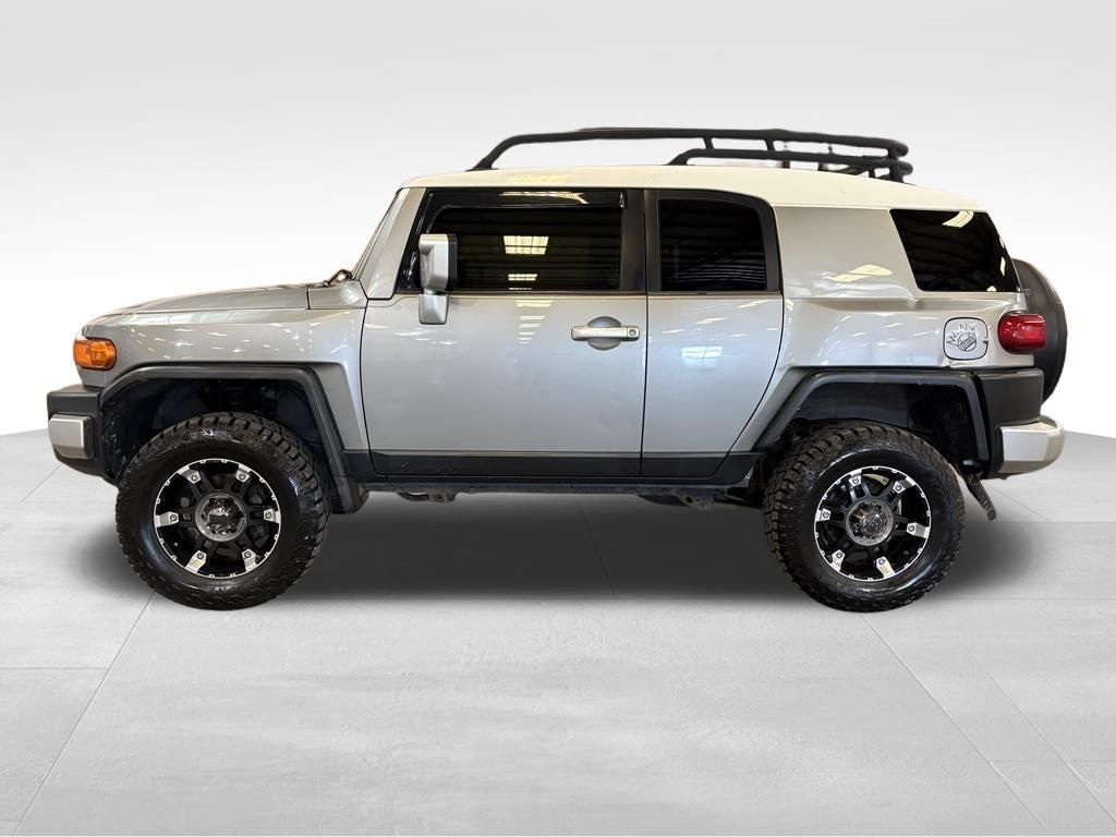 Used 2011 Toyota FJ Cruiser 4WD w/ Convenience Pkg image 2
