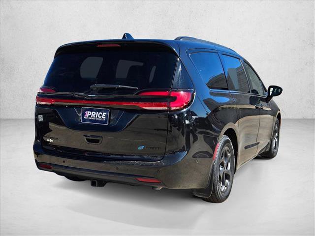 Used 2021 Chrysler Pacifica Limited w/ Uconnect Theater Family Group image 5