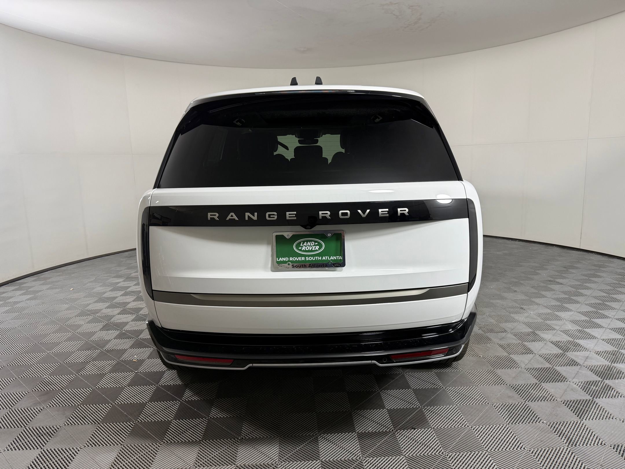 New 2026 Land Rover Range Rover Long Wheelbase SE image 8