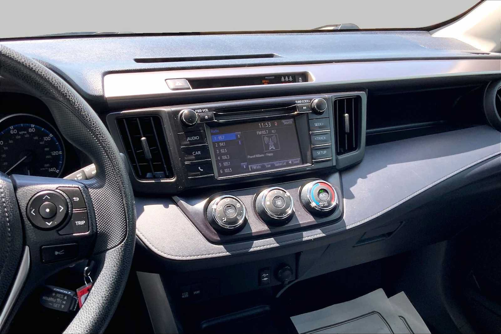 Used 2018 Toyota RAV4 LE AWD/4WD image 6