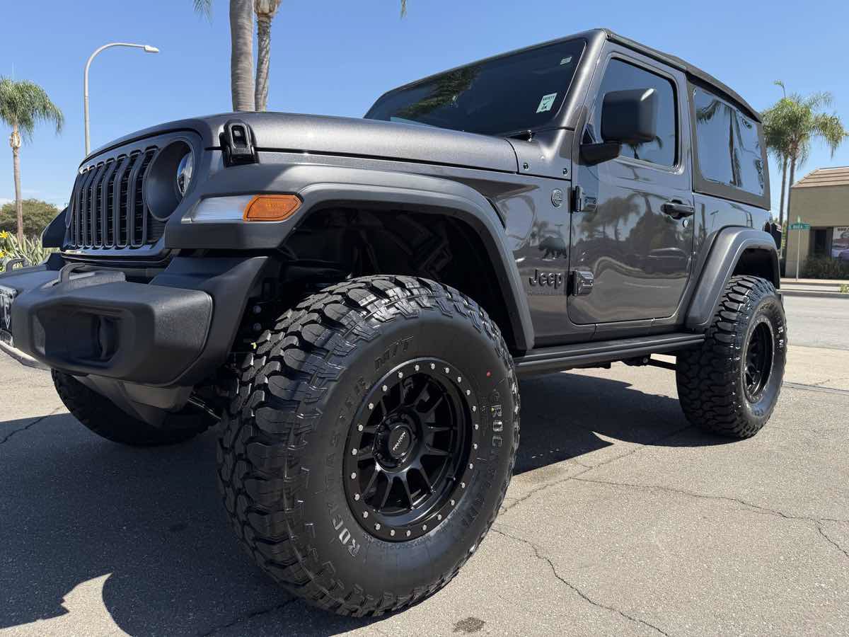 Used 2024 Jeep Wrangler Sport AWD/4WD image 13