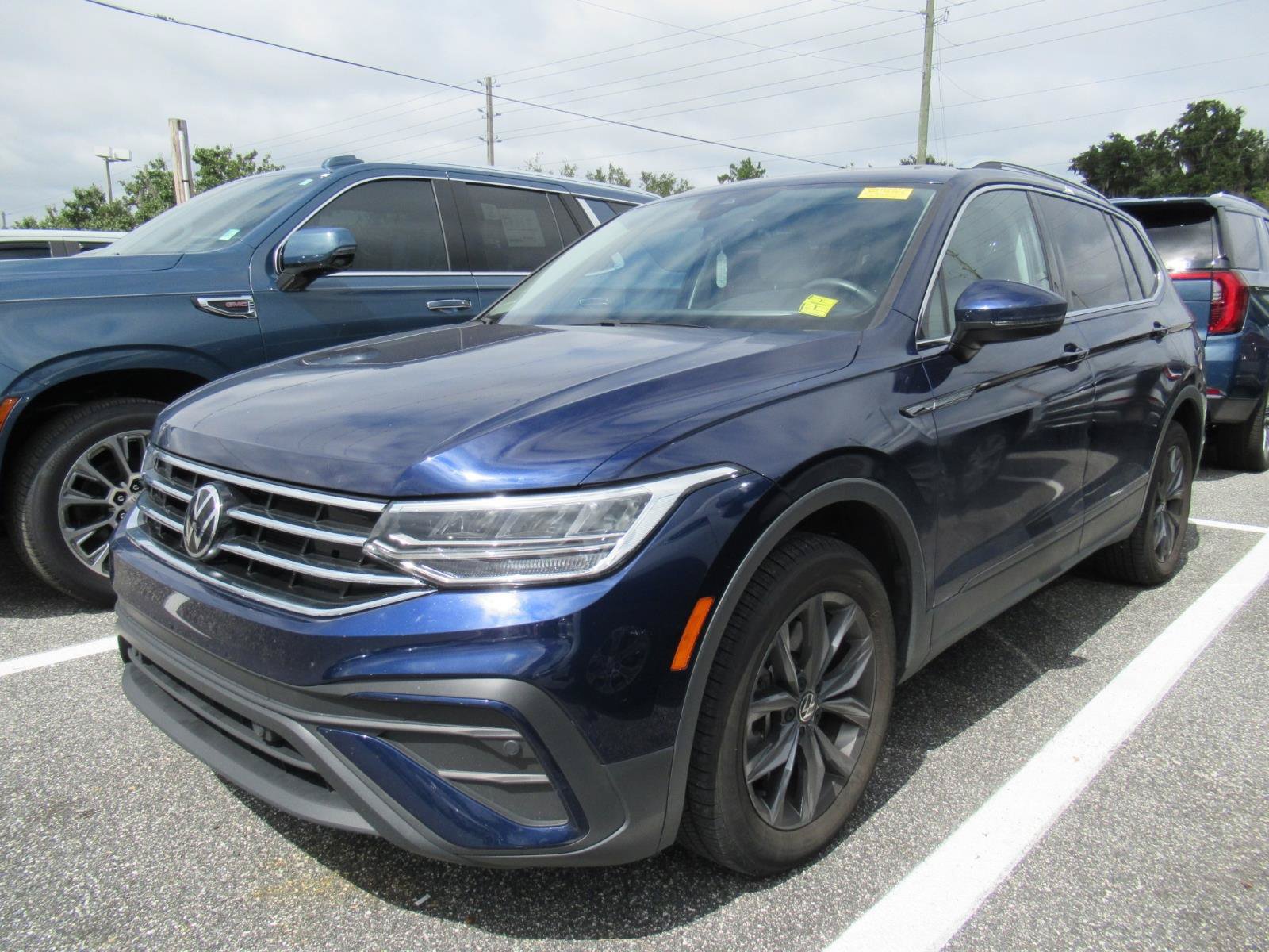 Used 2022 Volkswagen Tiguan SE FWD image 2
