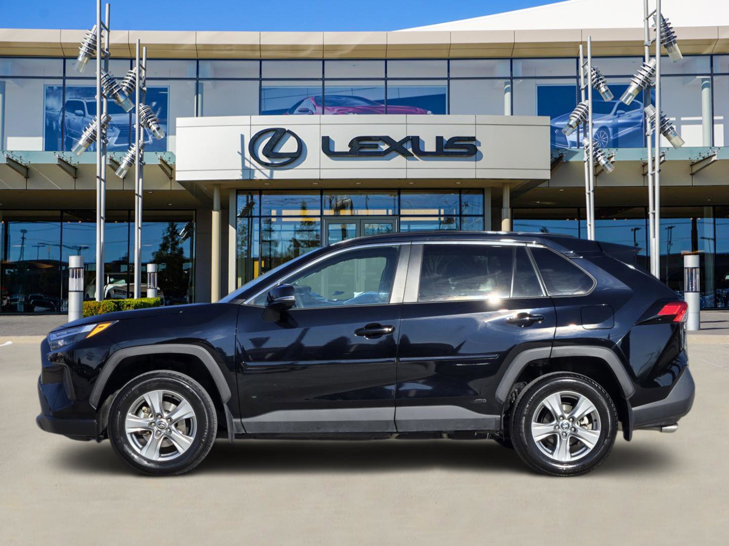 Used 2024 Toyota RAV4 XLE w/ Convenience Package image 3