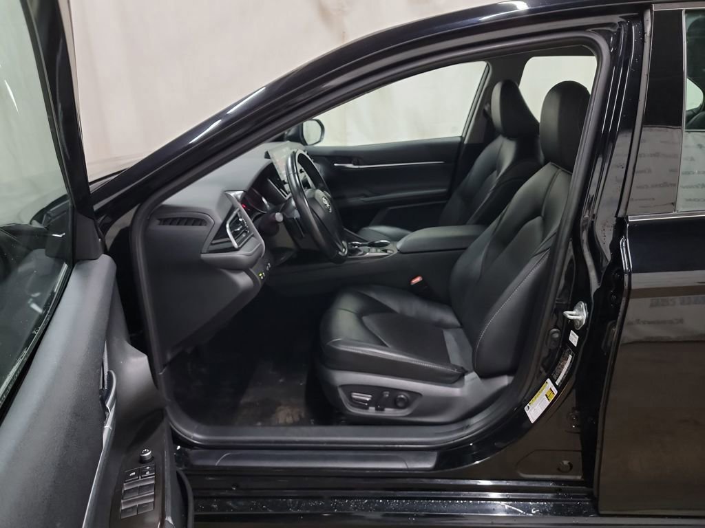 Used 2023 Toyota Camry XSE image 9