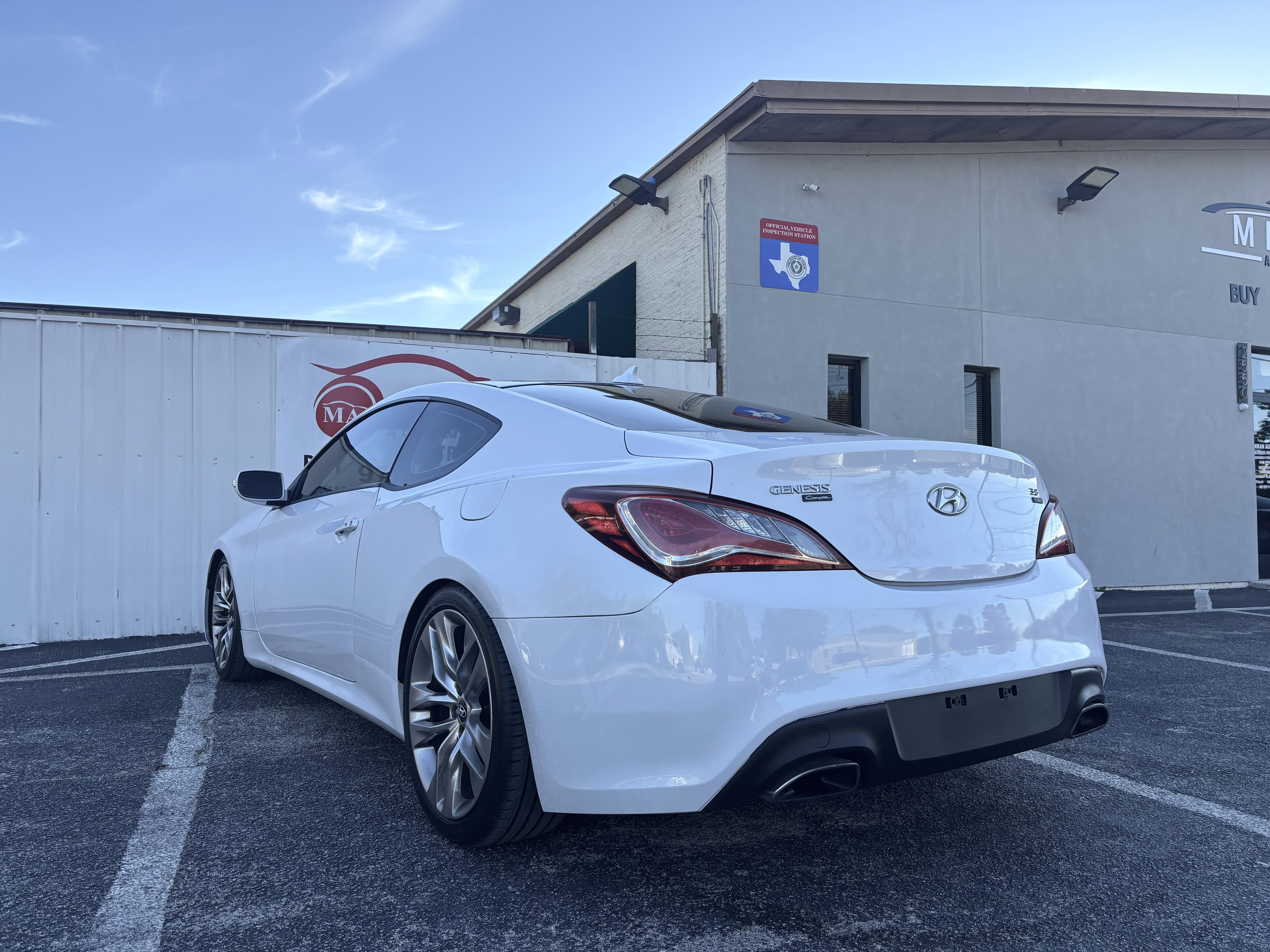 Used 2016 Hyundai Genesis Coupe 3.8 image 3