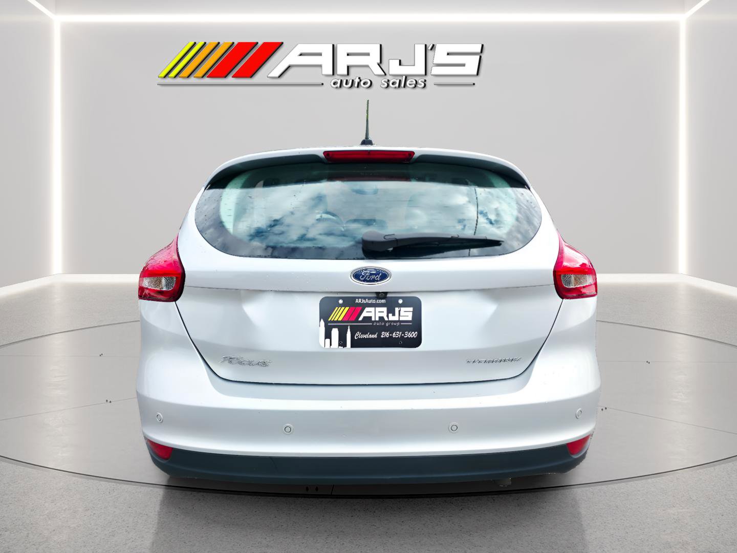 Used 2017 Ford Focus Titanium w/ Titanium Technology Package FWD image 3