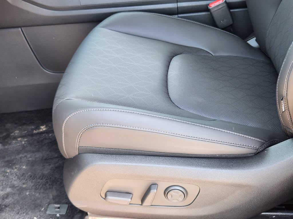 New 2026 Kia Carnival SX w/ SX Dark Edition Package FWD image 8
