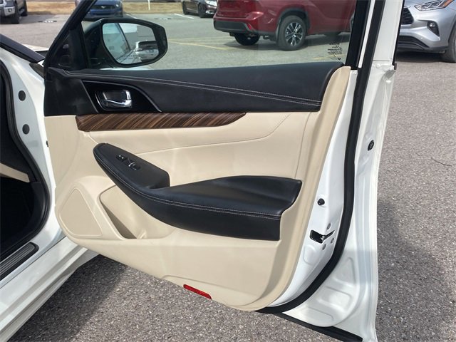 Used 2016 Nissan Maxima Platinum image 10