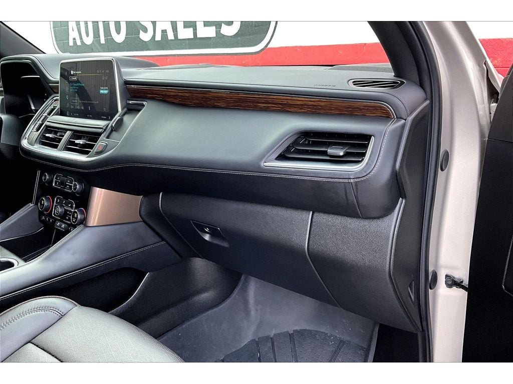 Used 2024 Chevrolet Suburban High Country AWD/4WD image 17