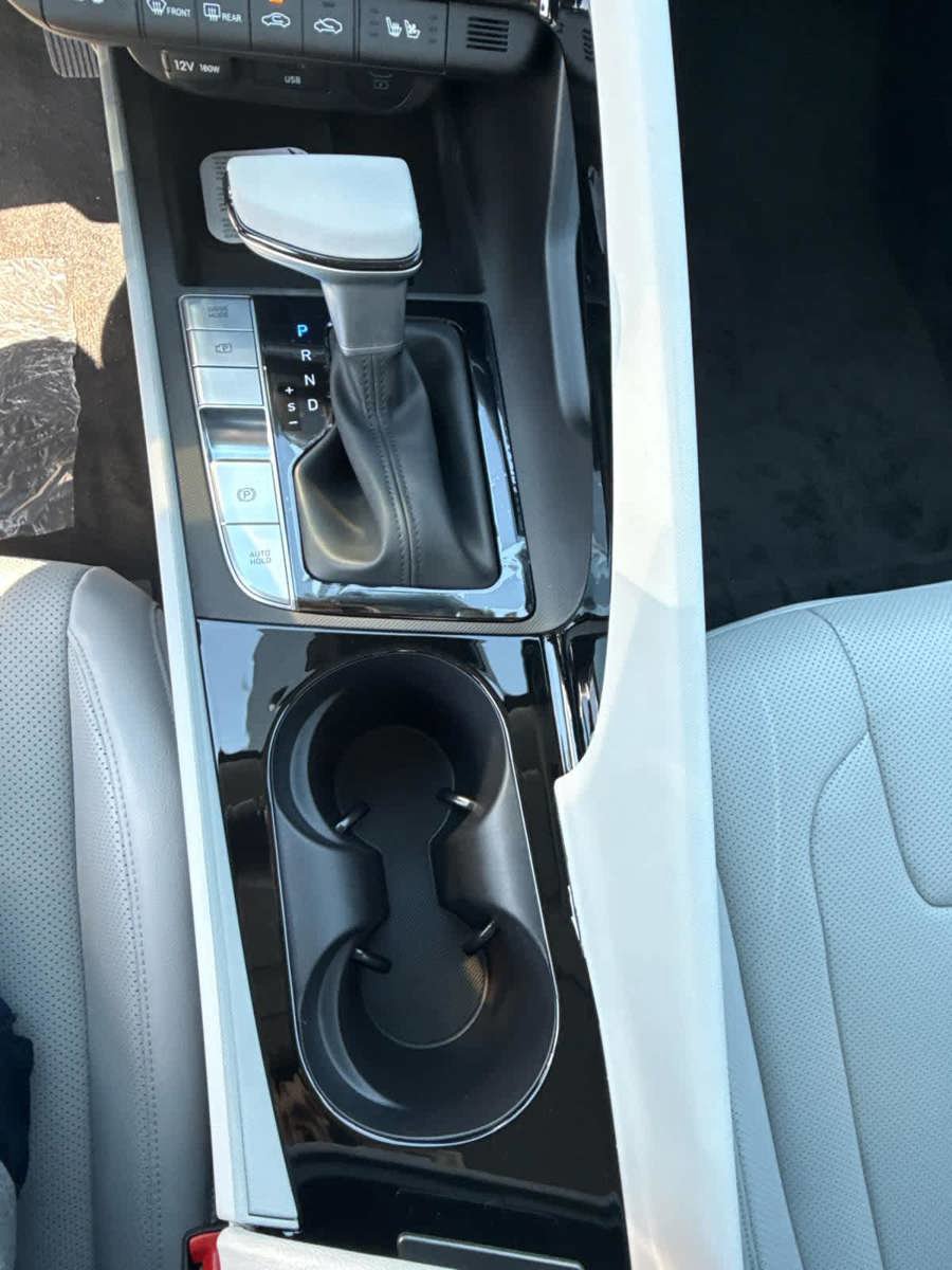 New 2026 Hyundai Elantra Limited FWD image 18