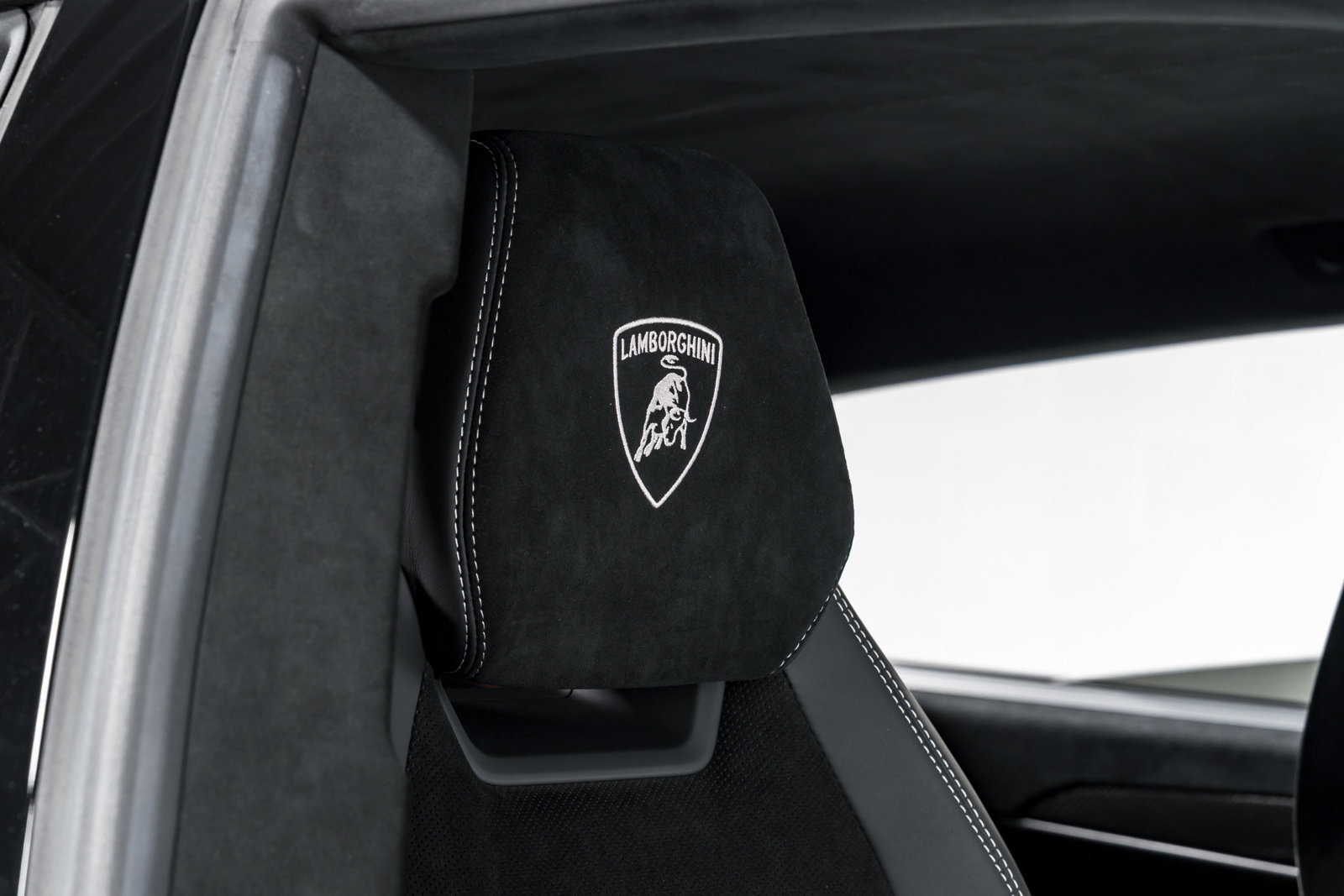 Used 2024 Lamborghini Urus Performante AWD/4WD image 42