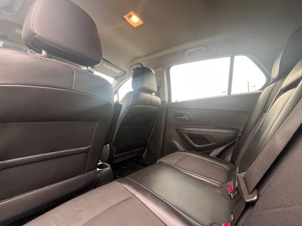 Used 2020 Chevrolet Trax LT w/ Driver Confidence Package FWD image 16