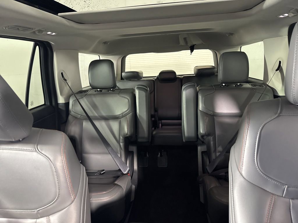 Used 2025 Ford Expedition Active AWD/4WD image 19