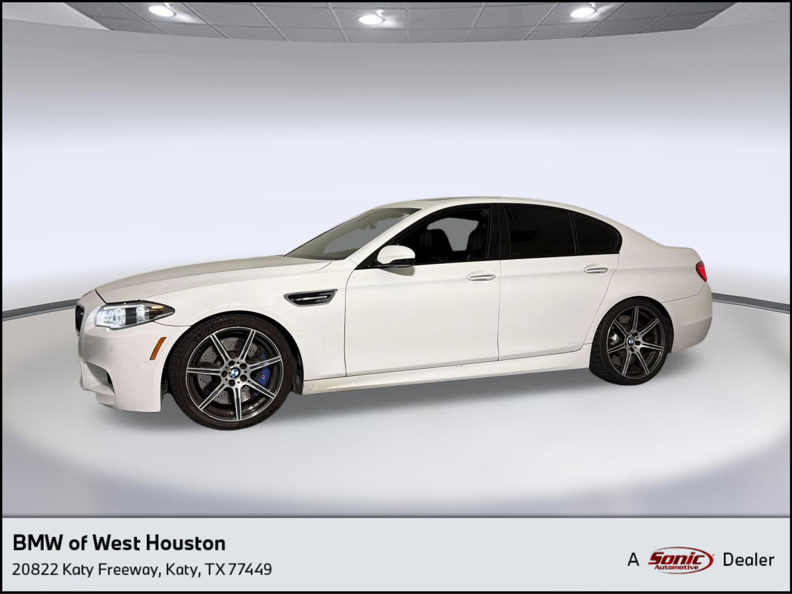 Used 2016 BMW M5 RWD image 1