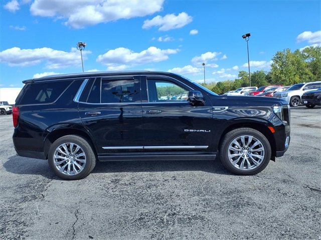 Used 2021 GMC Yukon Denali w/ Denali Premium Package image 8