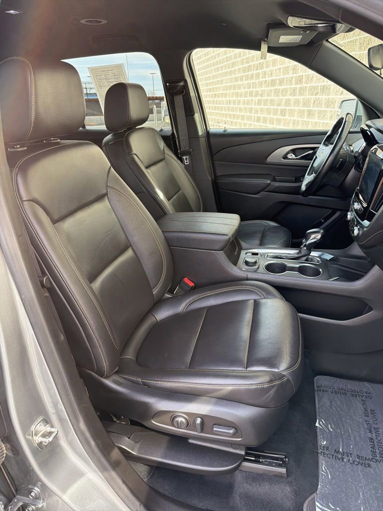 Used 2023 Chevrolet Traverse LT image 41
