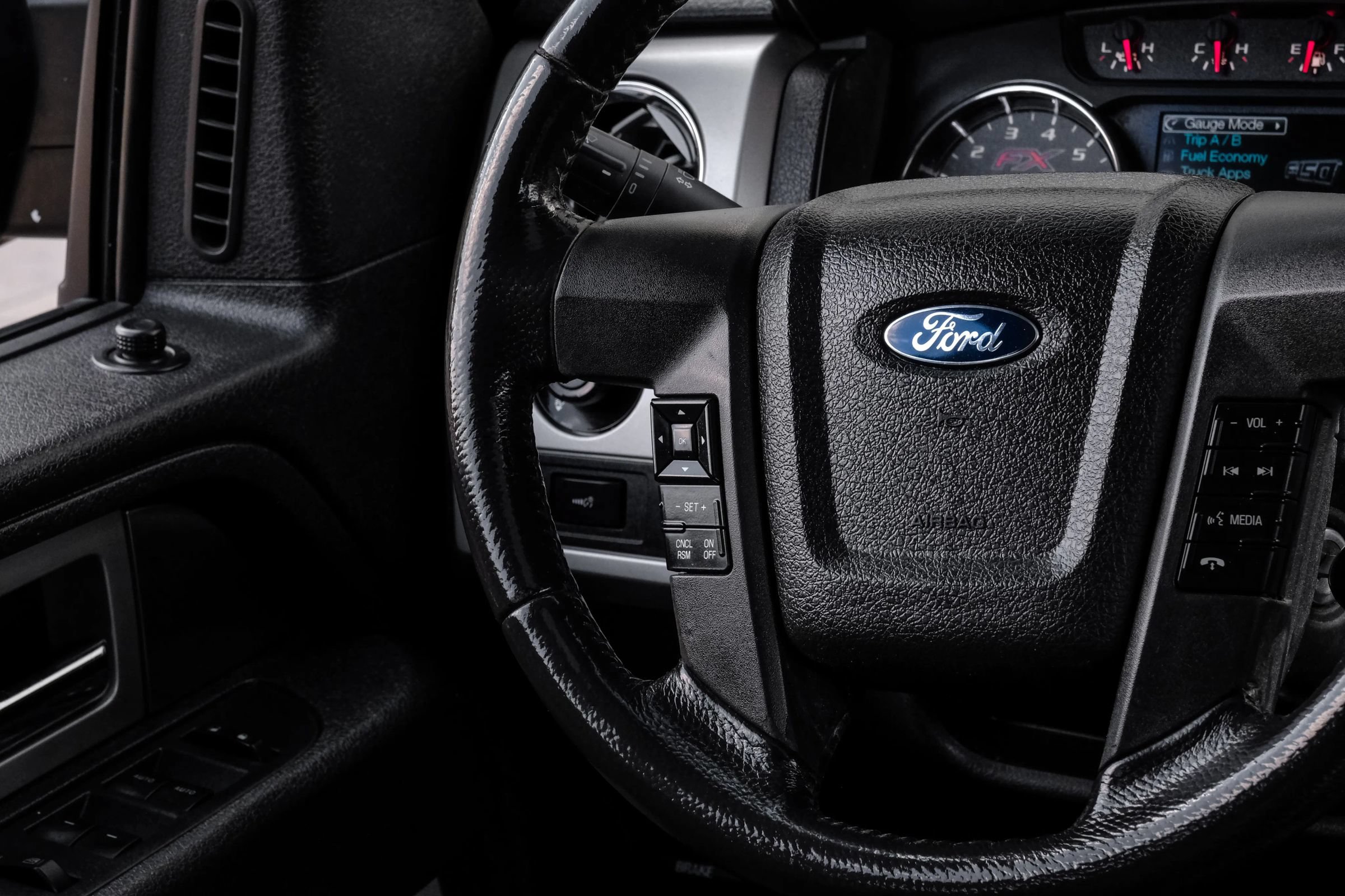 Used 2014 Ford F150 FX4 w/ Equipment Group 402A Luxury AWD/4WD image 21