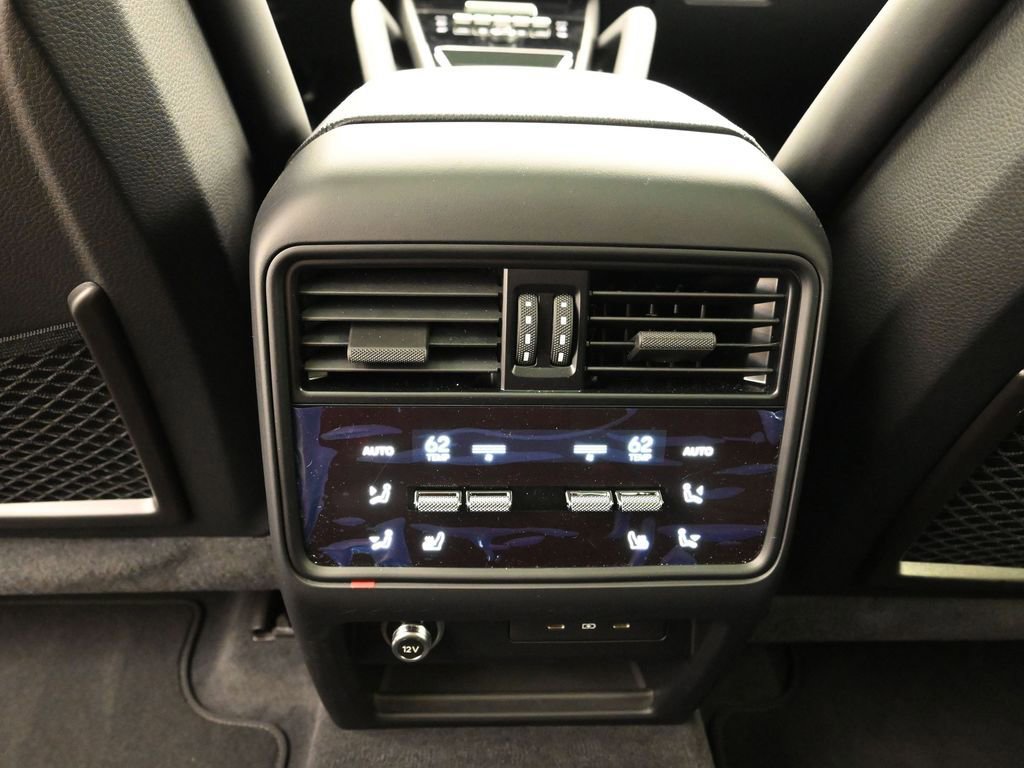Certified 2025 Porsche Cayenne Coupe image 18