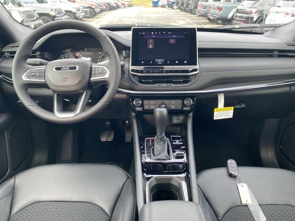 New 2026 Jeep Compass Latitude AWD/4WD image 19