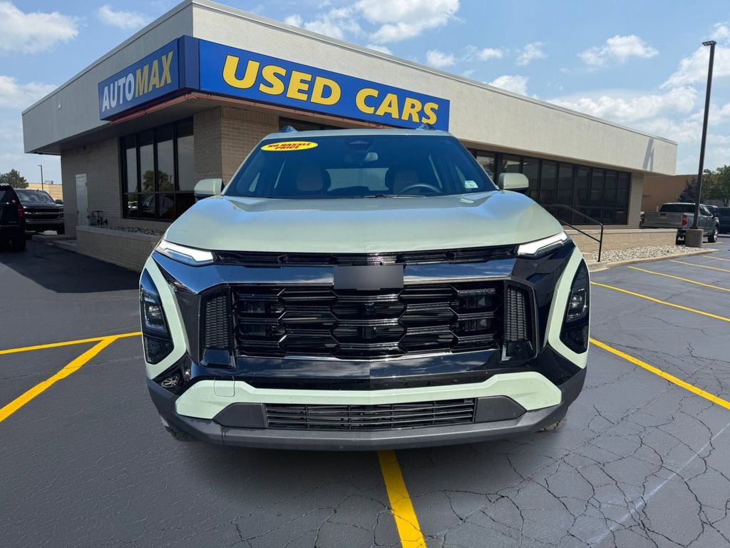 Used 2025 Chevrolet Equinox ACTIV AWD/4WD image 3
