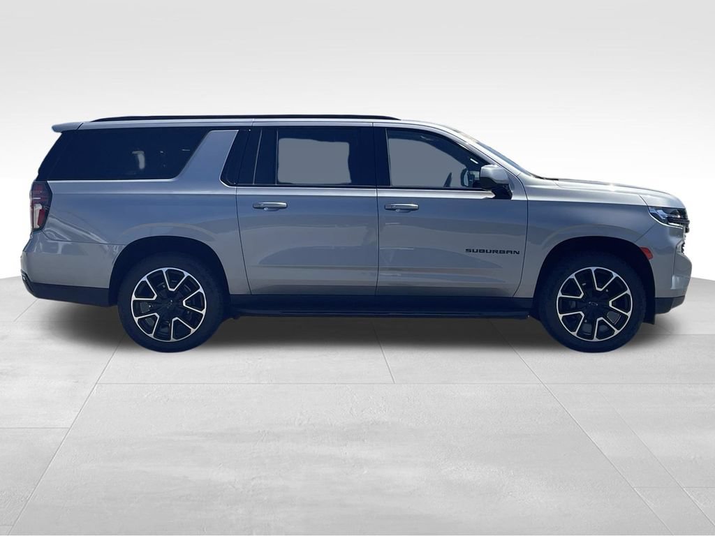 Used 2023 Chevrolet Suburban RST AWD/4WD image 2