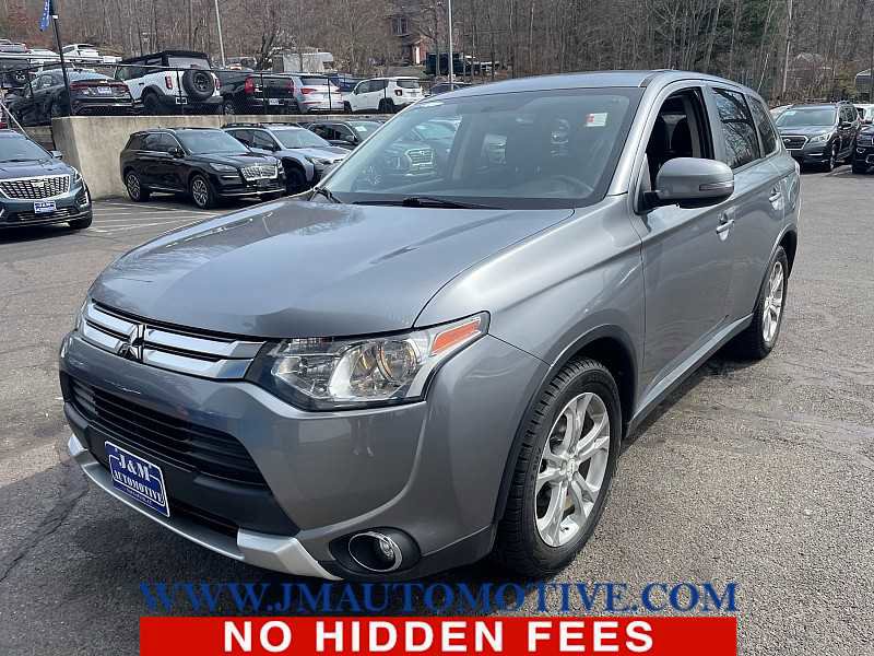 Used 2015 Mitsubishi Outlander SE image 1