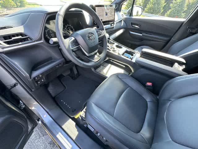 Used 2026 Toyota Sienna Limited AWD/4WD image 16