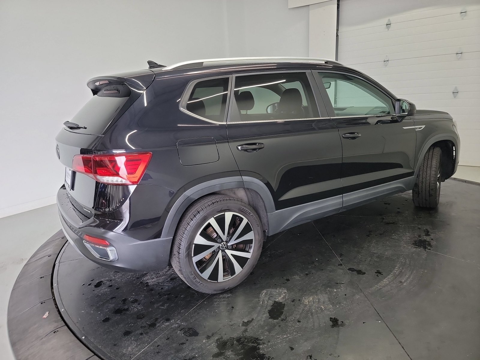 Used 2022 Volkswagen Taos SE AWD/4WD image 9