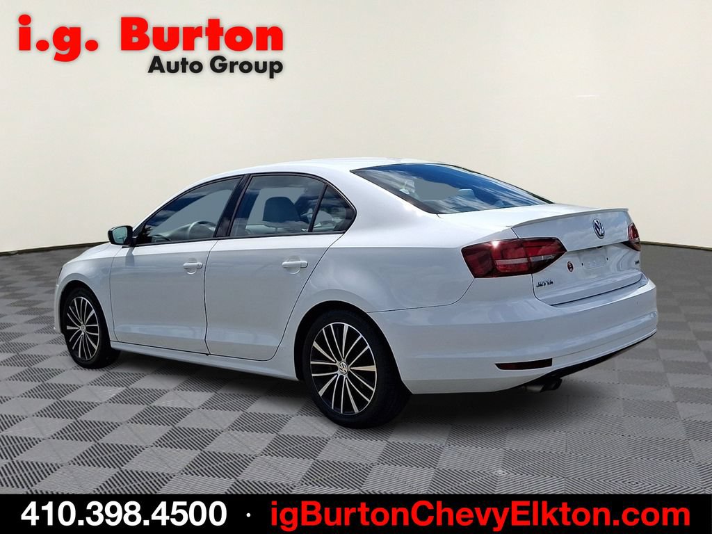 Used 2017 Volkswagen Jetta Sport FWD image 4