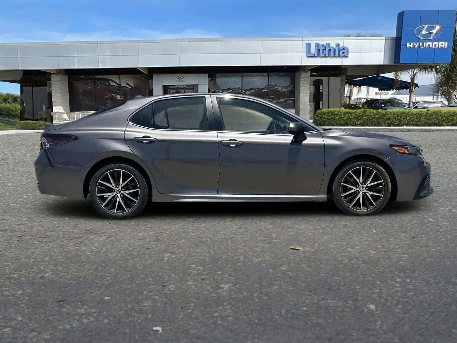 Used 2023 Toyota Camry SE FWD image 9