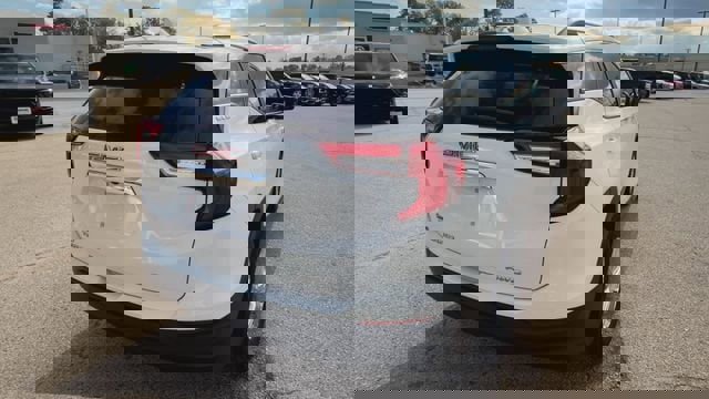 Used 2023 GMC Terrain SLE w/ Driver Convenience Package image 14